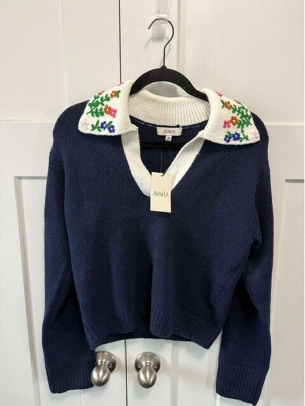 NWT Avara navy embroidered floral collar sweater preppy comfort size Medium